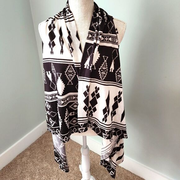 WRANGLER WOMEN'S AZTEC SHIRT  HI LOW HEM SLEEVELESS VEST SIZE SMALL - Picture 1 of 6